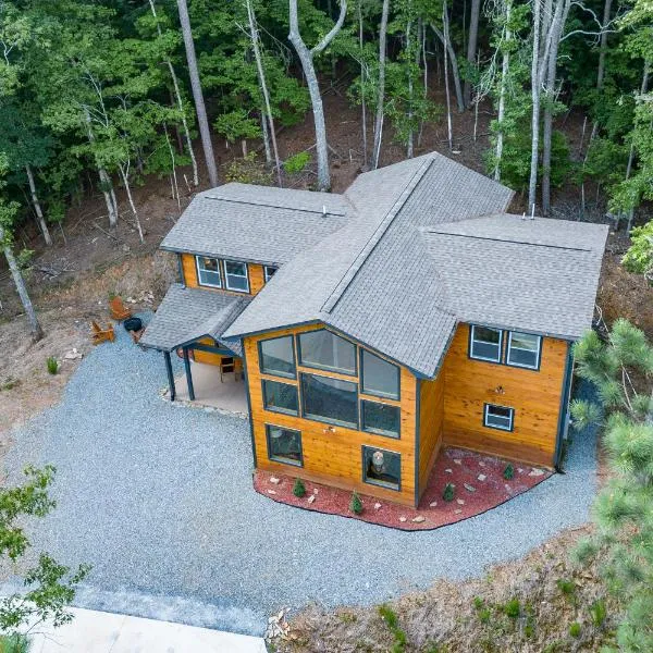 Cozy cabin in Ellijay, near Blue Ridge !, hotel in Ellijay