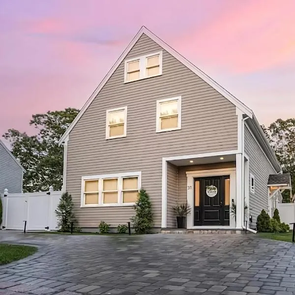 Renovated & Sophisticated Home Near Beach & Shops!, Hotel in Barnstable
