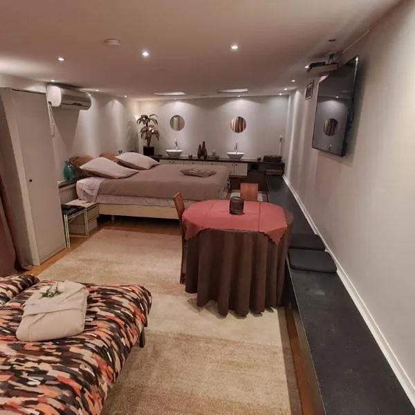 BeautyD-Logies B&B gezinskamer JUNIOR-SUITE centrum Gullegem, hotel v destinaci Wevelgem