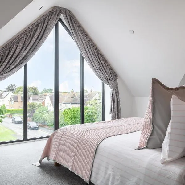 Spacious and modern family apartment, central and within walking distance to local amenities, hotel in Abergele