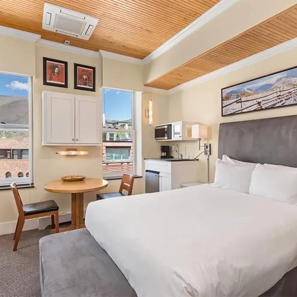 Independence Square 305, Remodeled, 3rd Floor Hotel Room in Aspen's Best Location, hotel en Aspen