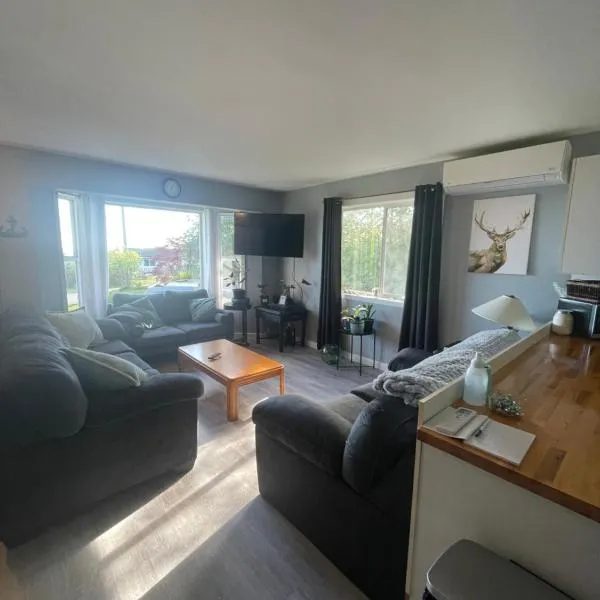 Sunrise Mountain view Skidegate House, hotell i Skidegate