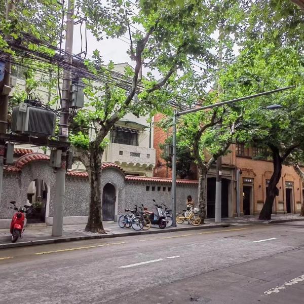 Shanghai Garden Historical loft Apartment with courtyard and citywalk- Near Downtown Wukang Road, Shanghái