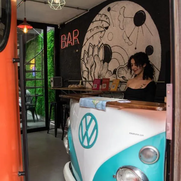 MedioMundo Hostel, hotel in Montevideo