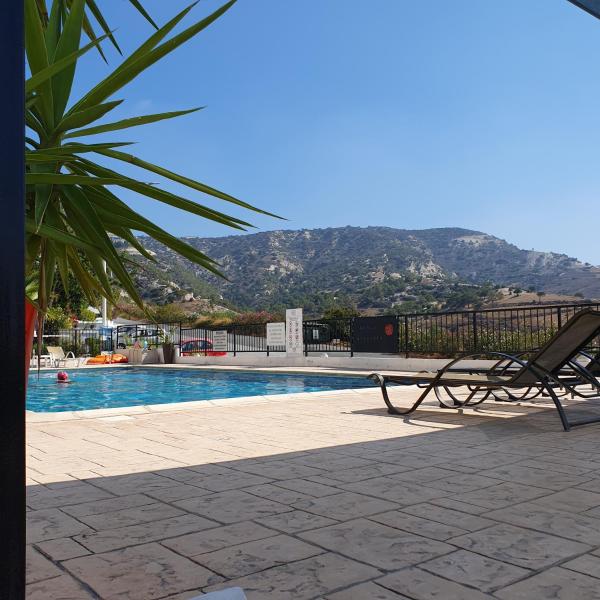 Pearl Deluxe, Peyia