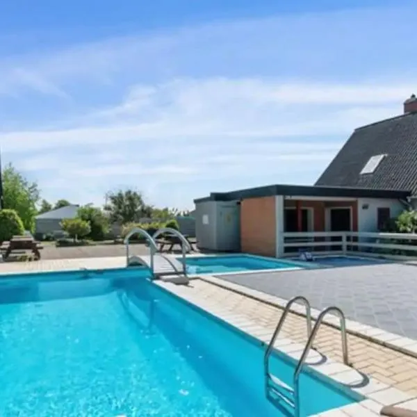 Lejlighed/rækkehus med adgang til pool., hotel i Vipperød