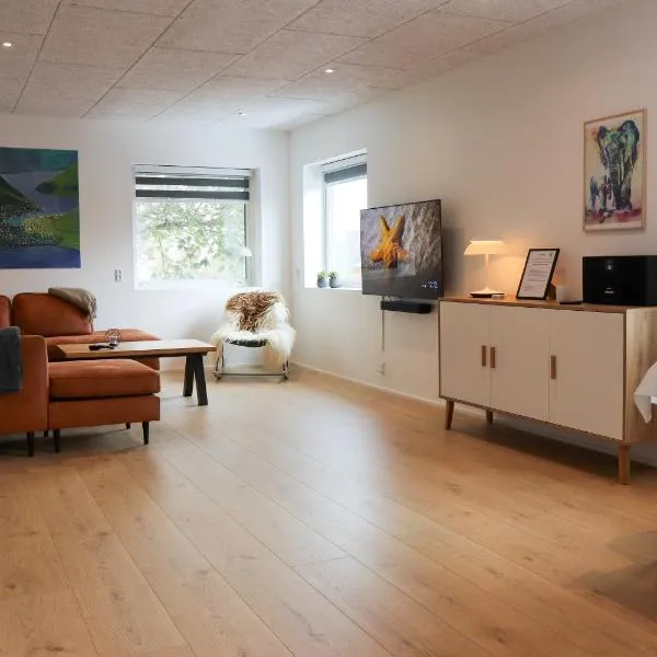 BRAND NEW FLAT IN CENTRAL KLAKSVÍK, hotel v destinaci Klaksvík