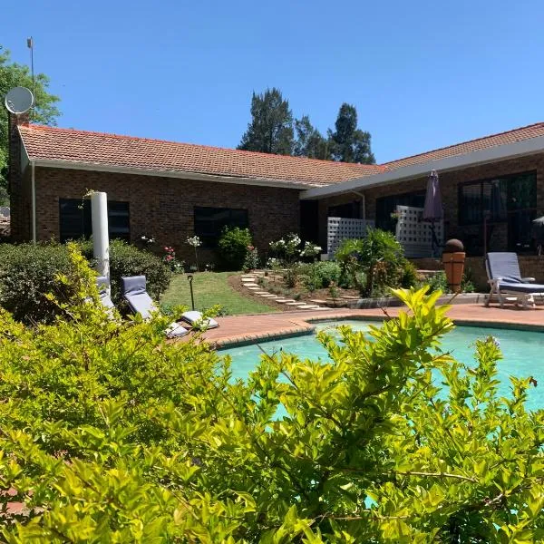 Footprints Self Catering Indoor Heated Pool and Fireplaces, hôtel à Lanseria