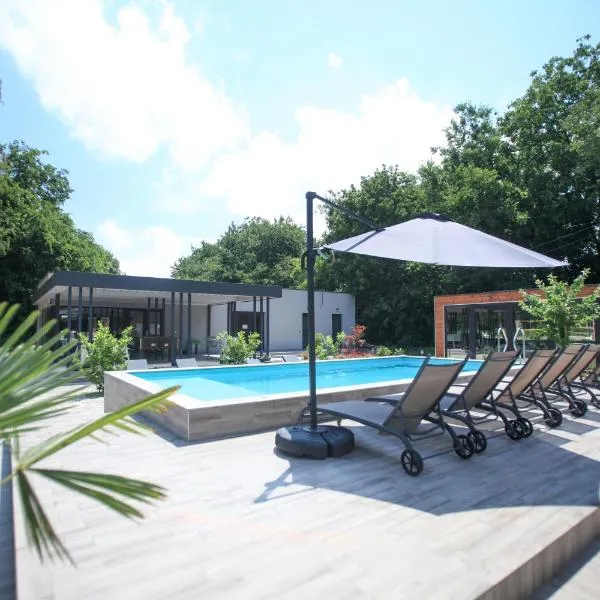 Mohácsi Wellness Vendégház és Lovasklub, hotel in Mohács