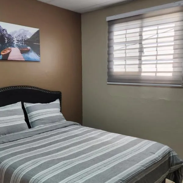 The Layover - 6 mins from the airport, Fully equipped for short and long stays, hotel in Kelly Village