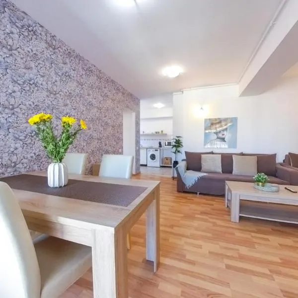 Old Town Flowery Apartment, hotel in Bucharest
