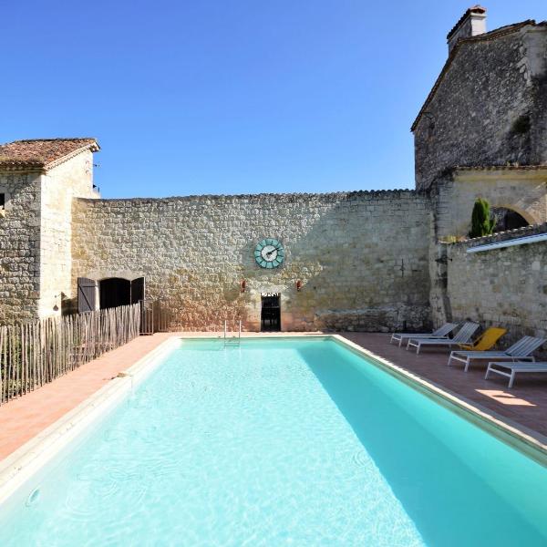 Castle 12th century with private pool close to Agen