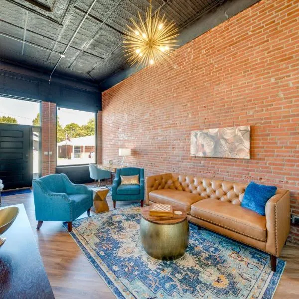 Idyllic Biggsville Vacation Rental 10 Mi to River, hotel em Biggsville