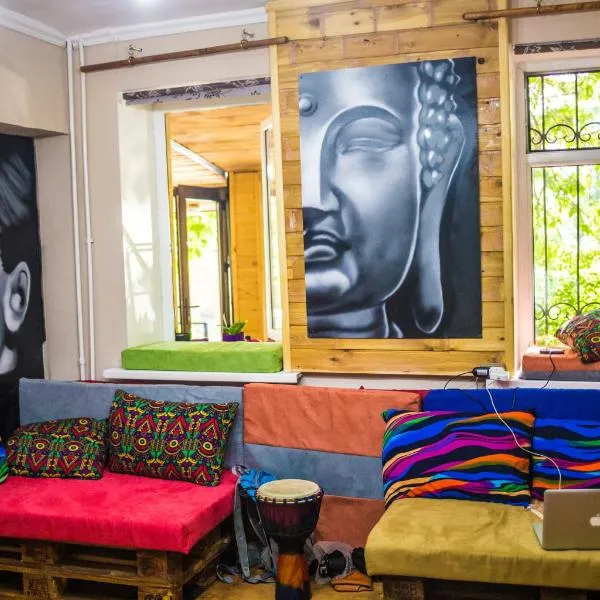 Hostel Loco, hotelli kohteessa Almaty