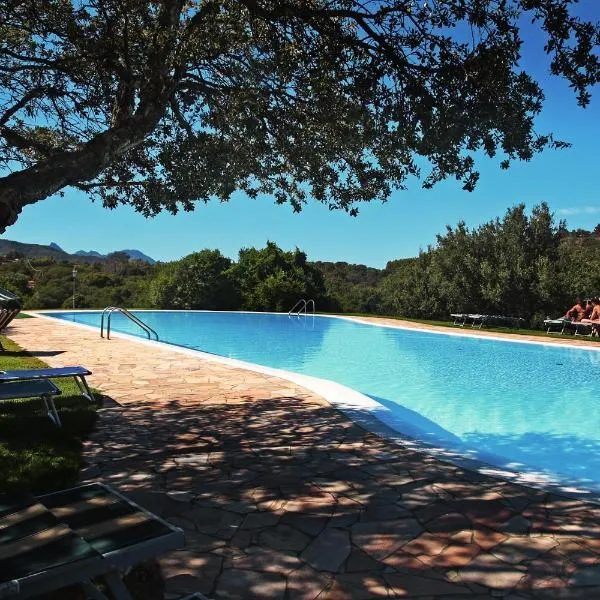Sa Rocca Sport e Resort, hotel in Guspini