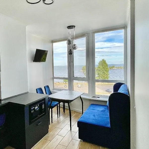 1-кімнатна квартира з видом на Дніпро, ξενοδοχείο σε Τσερκάσι