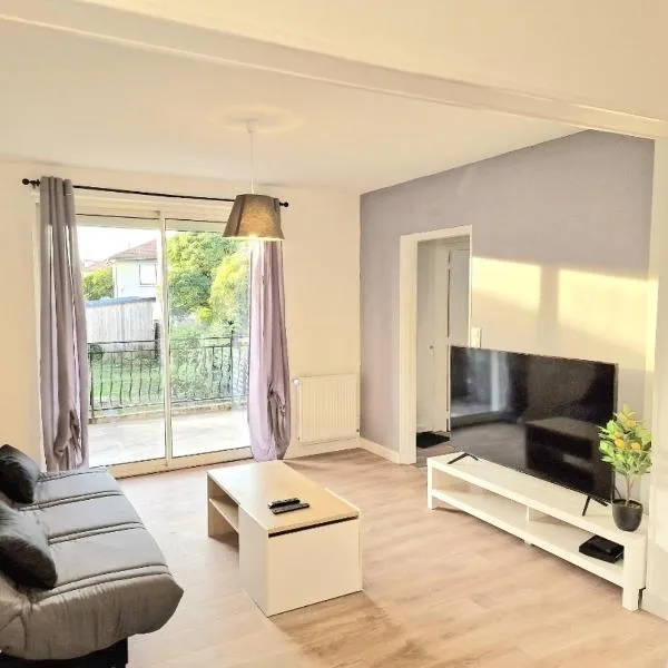 Maison à Aurillac - 3 chambres - Arrivée autonome, hotel in Aurillac