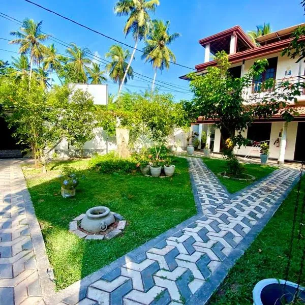 Dinu Lanka Resort, hotel in Katunayake