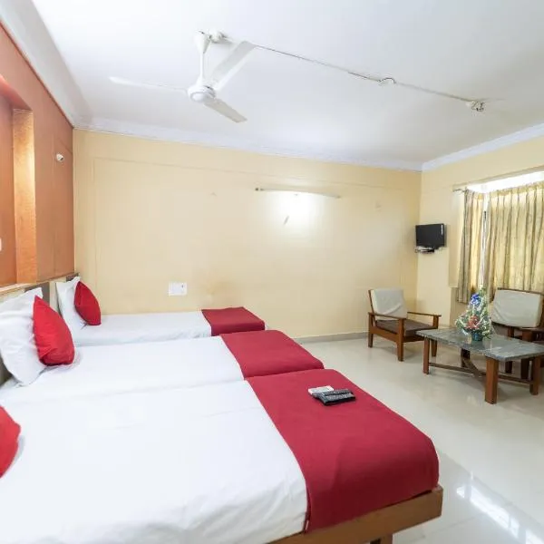 Hotel Surya Residency Majestic，位于班加罗尔的酒店