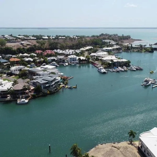 Marina Views Apartment Cullen Bay, hotel in Larrakeyah