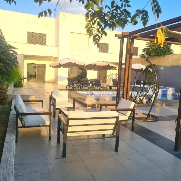 Zoom Chalets, hotel in Amman