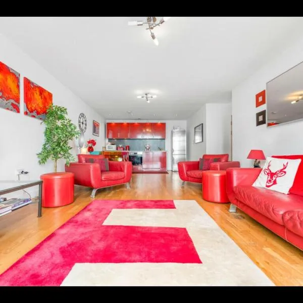 Stunning Spacious City Apartment with free parking, hotel in Cardiff