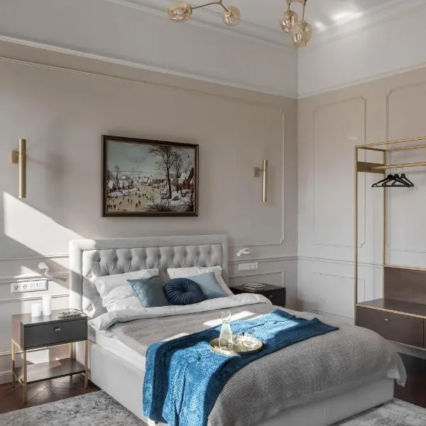 Вишукані апартаменти у історичному маєтку в парку, hotel in Kyiv