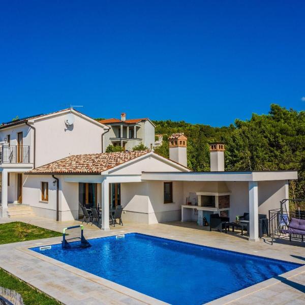 Lush villa in Sv Lovre Labinski with private pool
