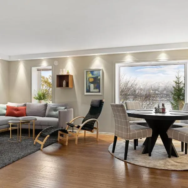 Cozy elegant 2bedroom apt w/parking and nice view, хотел в Тромсьо