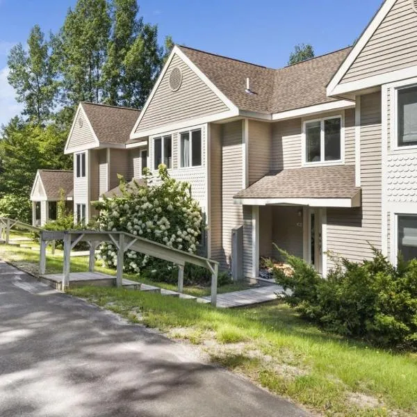 New host! Exceptional Sunday River Ski In Ski Out Condo, hotel en Newry
