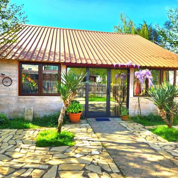 House & Yard Sesil XL 90m to beach, hotell sihtkohas Ureki