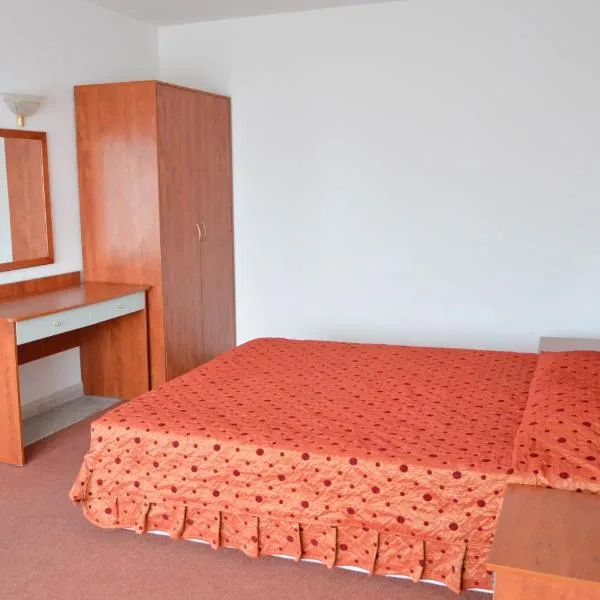 Park hotel Bellevue، فندق في غولدن ساندز