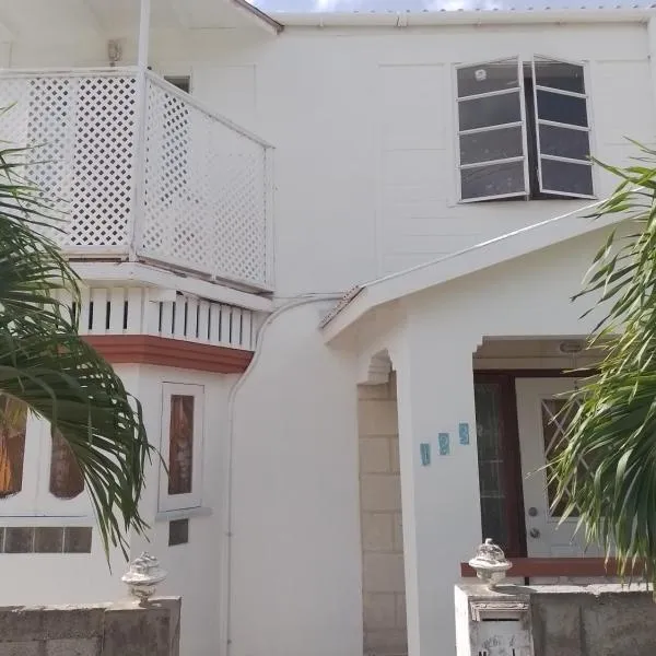 Love Den, hotel a Christ Church