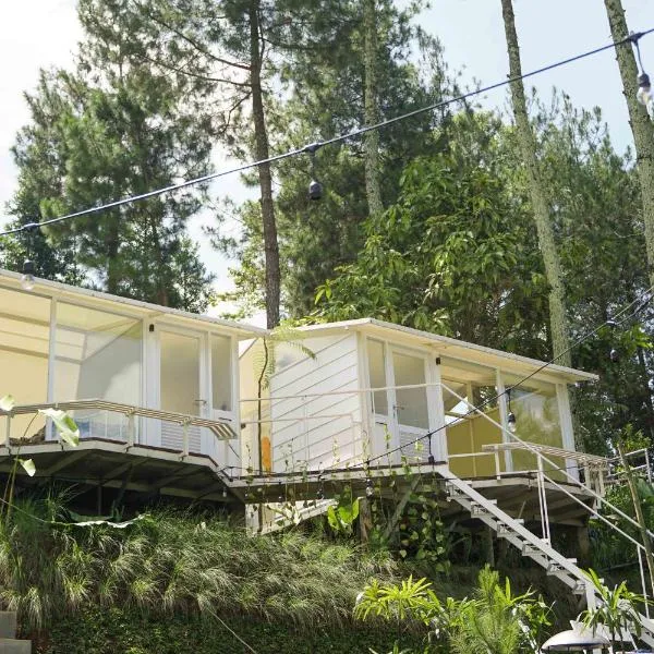 Over Easy Glamping Site, hotel in Bandung
