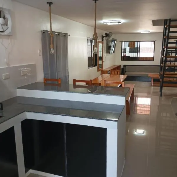 Angelito's Beach House 4 bedroom, hotel v destinaci General Luna