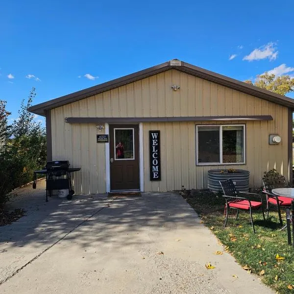 Peaceful, Private and Airy on a 5 acre farm, Hotel in Grand Junction