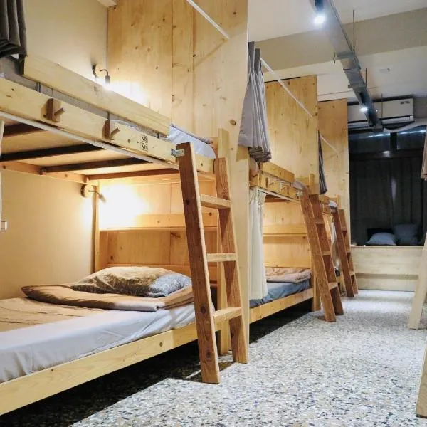 Walk Home Hostel, hotel v destinaci Ťia-i