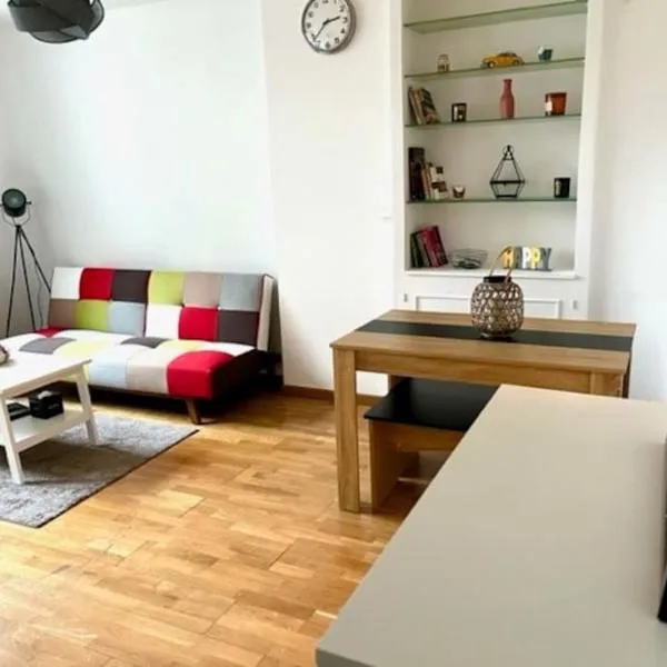 Charmant appartement 3 pièces, hotel in Paris