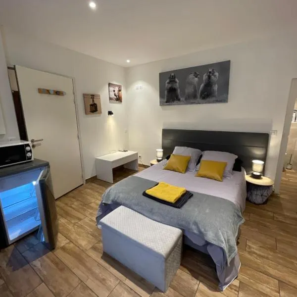 la Montagnette les marmottes STUDIO maison en travaux de 10h a 17h, hotel v destinaci Moutiers