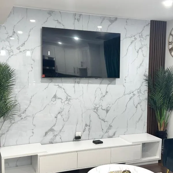 Tosam Luxury Lodge Two Bedroom Suite, hotel in Brampton