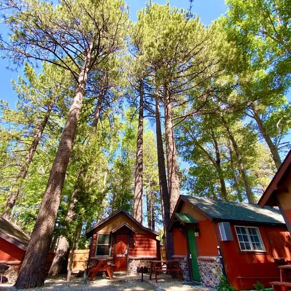The Village Cabins, hotel in Big Bear Lake