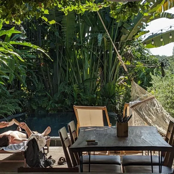 NANO Eco-Hostel, hotel in Hue