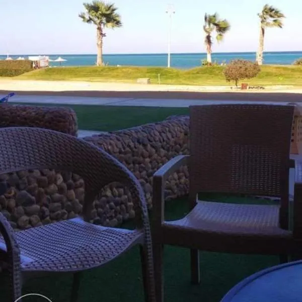 Seaview Chalets in Porto South Beach - Families only, hotel v destinaci Ain Soukhna