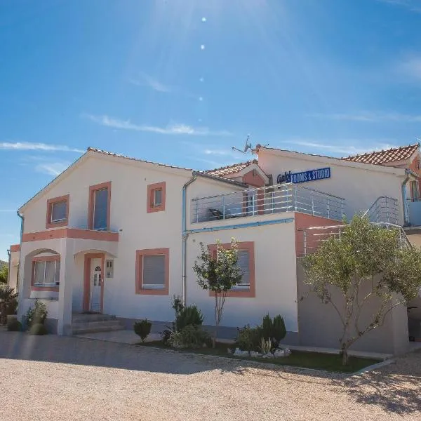 Gabi Rooms & Studio Apartment, Hotel in Lozovac