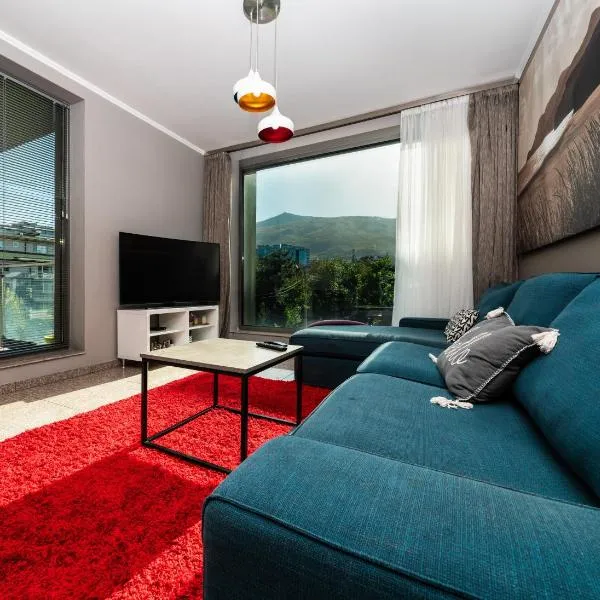 Modern Apartment 2 with Parking next to Bulgaria Mall, hôtel à Sofia