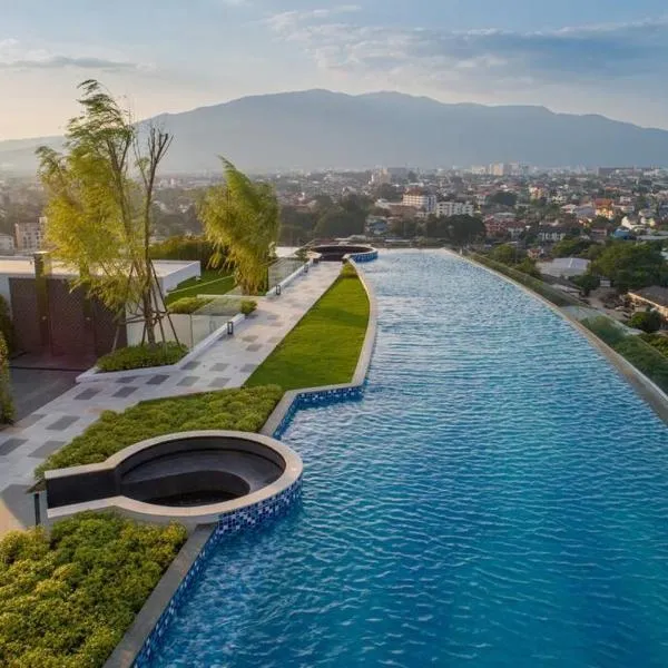 Luxury Astra Sky River, hotel in Chiang Mai