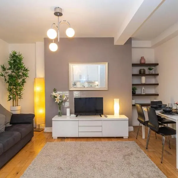 Location! 2 bed/2bath - Pro Host, hotel in London