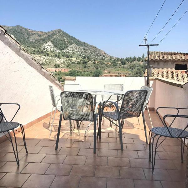 Casa Lola en Beceite rodeados de montañas y ríos