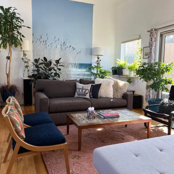 Modern loft style 2bed 2bath minutes to Times Square, hotel in West New York