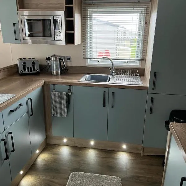 Sun sea and sand at Whitley bay, hotel in Hartley